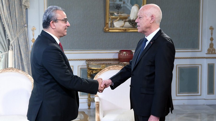 قيس سعيد يهنئ حاتم مزيو ، باتونيير للمحامين الجديد