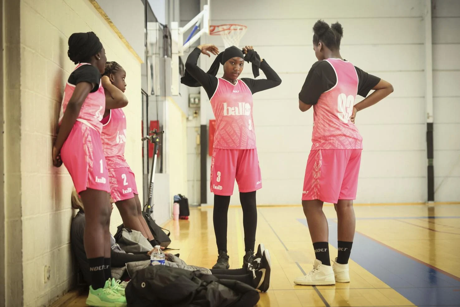 فرنسا تمضي نحو حظر الحجاب في جميع المنافسات الرياضية وسط جدل واسع